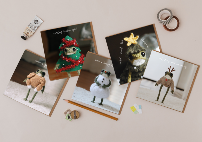 Frog Christmas (1) Lil wabbit collabs with French knitting artist Heknitt